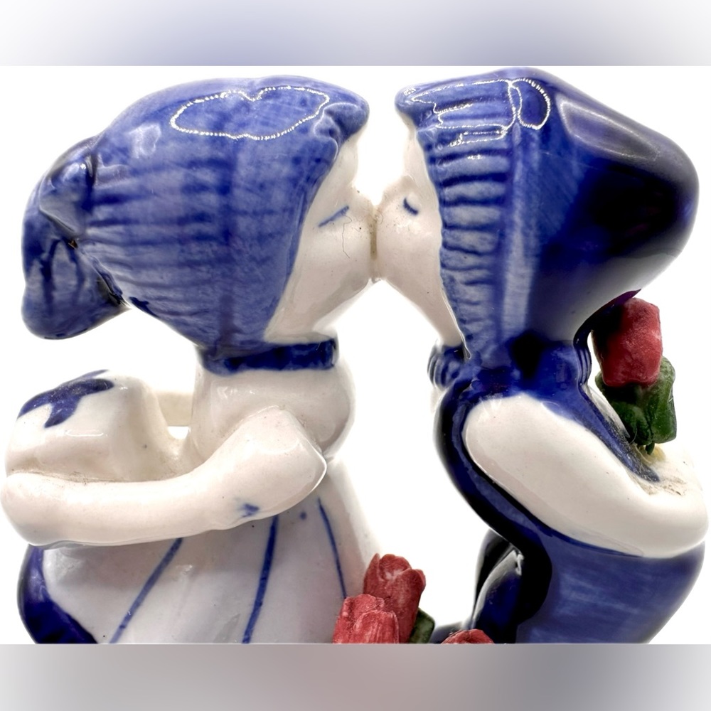 Adorable Figurine from Holland of a Boy & Girl Kissing - Picture 4 of 4
